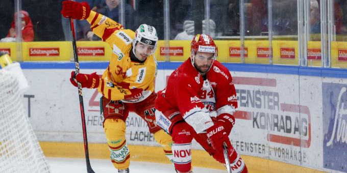 Langnaus Miro Zryd (l) während der Partie zwischen dem SC Rapperswil Jona Lakers und den SCL Tigers. SCL Tigers Miro Zryd.