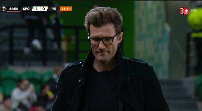 Trainer Raphael Wicky hat für die Szene vor dem Penalty nur ein Kopfschütteln übrig. YB