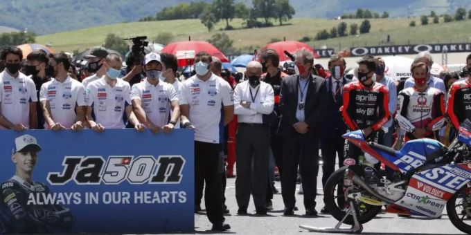 Nach dem Tod des Schweizer Rennfahrers Jason Dupasquier gab es in Mugello eine Schweigeminute. dupasquier