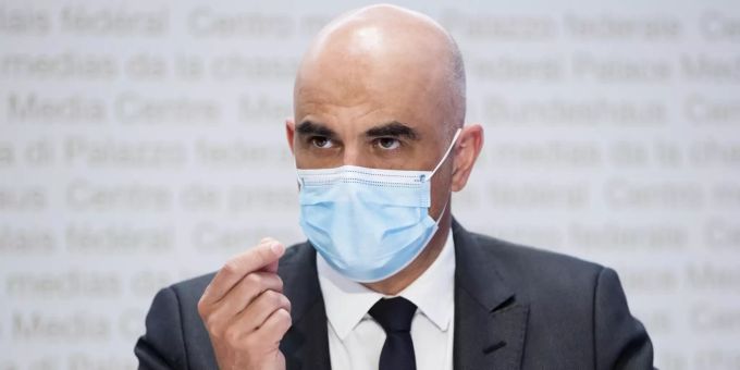Bundesrat Alain Berset hat am Mittwoch weitere Corona-Lockerungen bekanntgegeben. Coronavirus Virologen