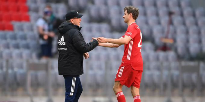 Urs Fischer, hier mit Bayern-Legende Thomas Müller, ist mit Union in der Bundesliga angekommen. Urs Fischer