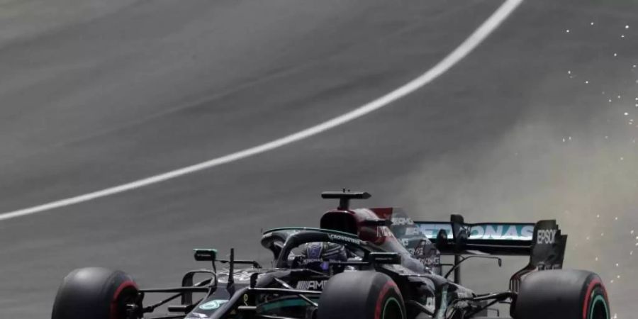Lewis Hamilton fehlten gerade einmal sieben Tausendstelsekunden zur 100. Pole. Foto: Manu Fernandez/AP/dpa