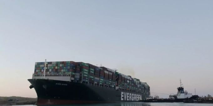 Die «Ever Given» im Suez-Kanal Die «Ever Given» im Suez-Kanal
