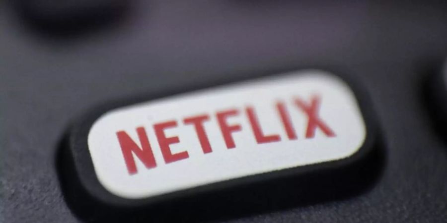 Ende des Corona Booms? Das Nutzerwachstum von Netflix flaut drastisch ab. Foto: Jenny Kane/AP/dpa