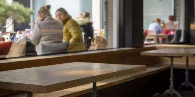 Seit dem 19. April sind die Terrassen vieler Beizen wieder geöffnet. Wie lange dauert es bis der Bundesrat auch die Innenräume öffnet? Coronavirus Gastronomie