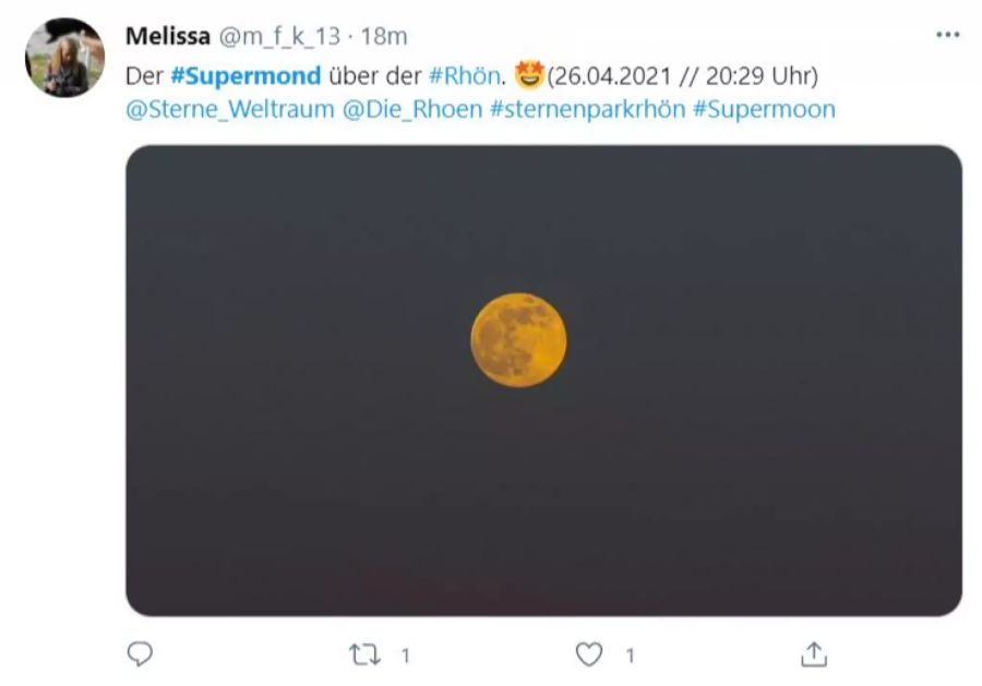 Vielen Leuten ist es gelungen, den Super-Mond einzufangen.