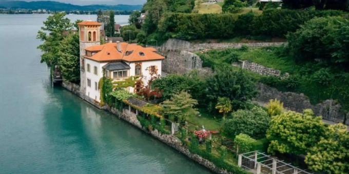Das Turmhaus in Oberhofen am Thunersee. Oberhofen am Thunersee