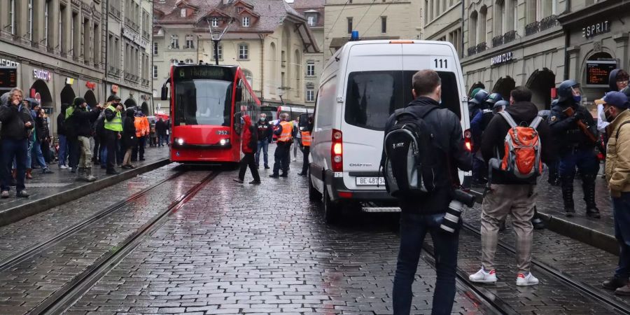 Der Tram- und Busverkehr kam kurzzeitig zum Erliegen.