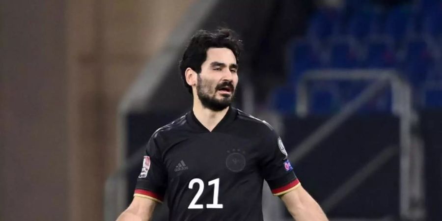 Muss sich mit den anderen DFB-Akteuren, die in England spielen, vom Rest der Nationalmannschaft separieren: Ilkay Gündogan. Foto: Federico Gambarini/dpa