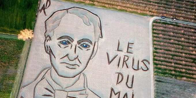 Land-Art-Künstler Dario Gambarin hat im Jahr des 200. Geburtstages von Charles Baudelaire ein riesiges Abbild in einen Acker gefräst. Foto: --/Dario Gambarin/dpa Land-Art-Künstler Dario Gambarin hat im Jahr des 200. Geburtstages von Charles Baudelaire ein riesiges Abbild in einen Acker gefräst. Foto: --/Dario Gambarin/dpa