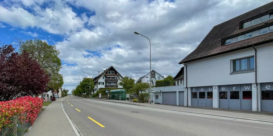 Im Dorfzentrum der Gemeinde Dänikon.