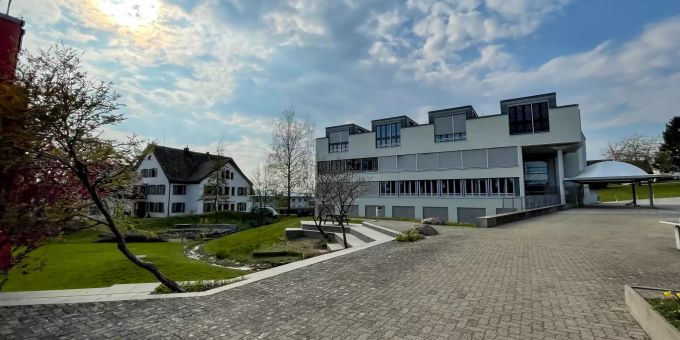 Schulhaus in Mettmenstetten. - Kanton Zürich Schulhaus in Mettmenstetten. - Kanton Zürich