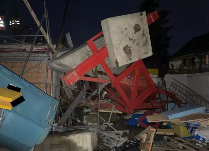 Personen wurden beim Unfall keine verletzt. baukran meilen zh