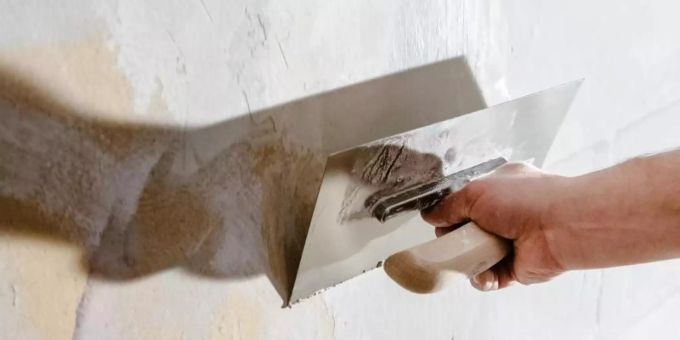 Wie viel Schadenersatz steht Immobilienkäufern bei Mängeln zu? Zählen hier die fiktiven oder die tatsächlichen Reperaturkosten? Damit beschäftigt sich gerade der BGH. Foto: Markus Scholz/dpa-tmn Wie viel Schadenersatz steht Immobilienkäufern bei Mängeln zu? Zählen hier die fiktiven oder die tatsächlichen Reperaturkosten? Damit beschäftigt sich gerade der BGH. Foto: Markus Scholz/dpa-tmn