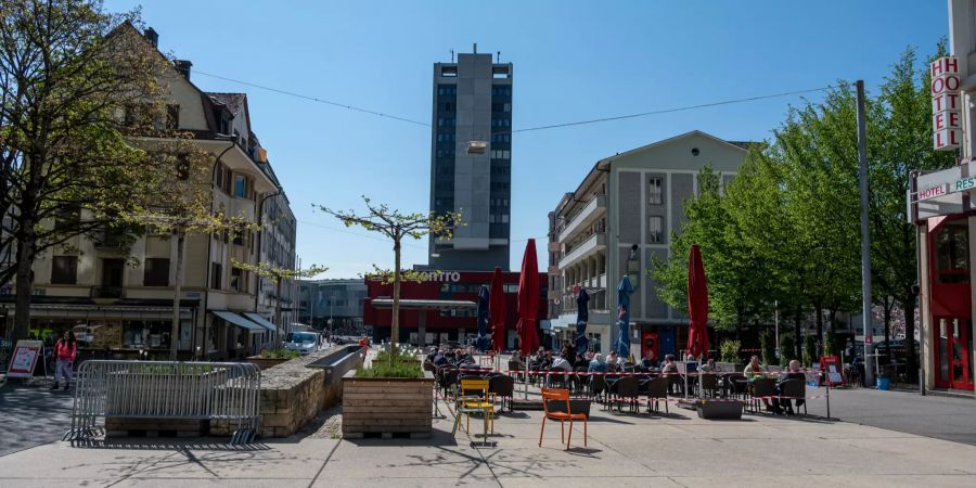 Marktplatz und Centro-Hochhaus in Grenchen.