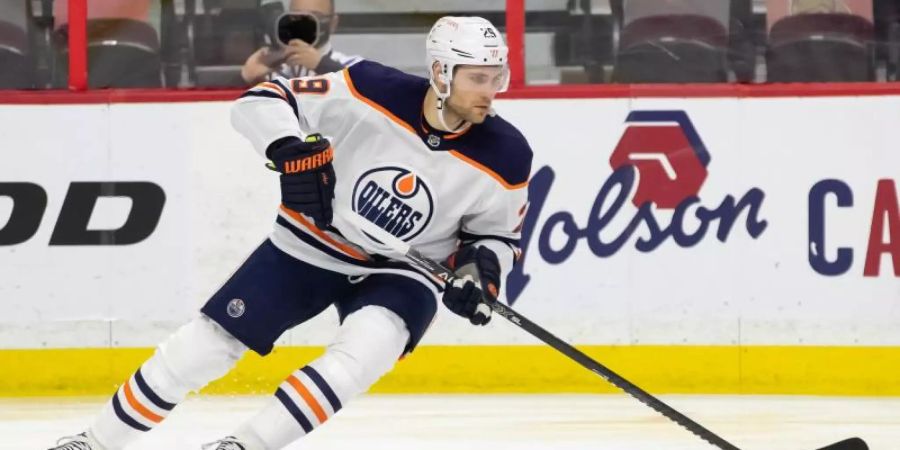 Leon Draisaitl von den Edmonton Oilers in Aktion. Foto: Daniel Lea/CSM via ZUMA Wire/dpa