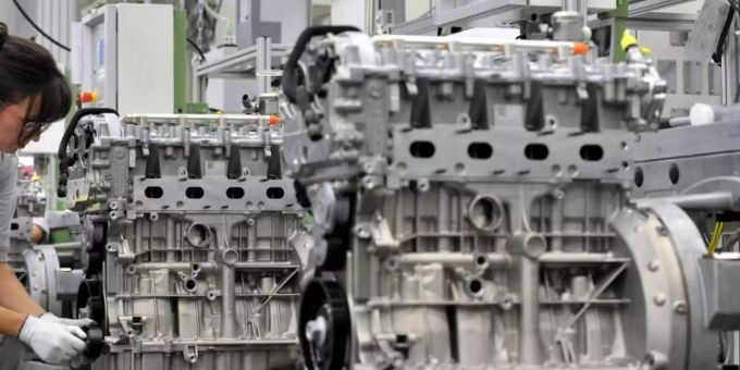 Vierzylinder-Benzinmotoren beim Automobilzulieferer MDC Power in Kölleda. benzinmotoren