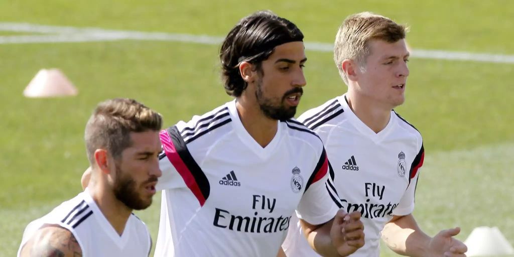 Sami Khedira wird von Sergio Ramos verabschiedet