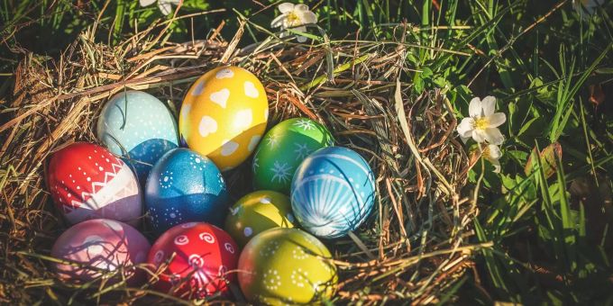 Bunt gefärbte Eier gehören an Ostern dazu. Ostern