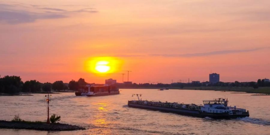 Blick auf den Rhein bei Düsseldorf