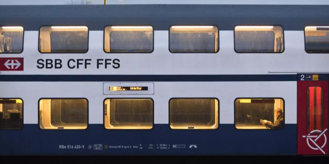 Ein Zug der S-Bahn Zürich steht am 4. Februar 2011 im Bahnhof von Pfäffikon, Kanton Schwyz. (Symbolbild) Bahnhof Pfäffikon
