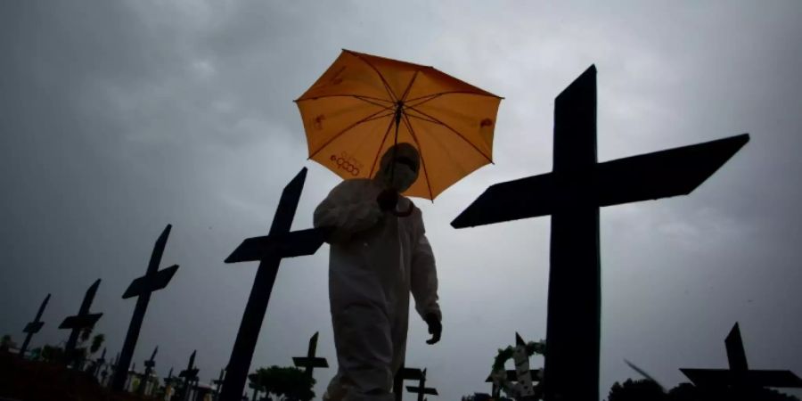 Friedhofsmitarbeiter im brasilianischen Manaus