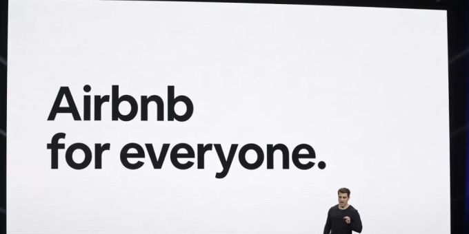 Die Online-Zimmervermittlungsplattform Airbnb sieht wieder optimistischer in die Zukunft. (Symbolbild) Die Online-Zimmervermittlungsplattform Airbnb sieht wieder optimistischer in die Zukunft. (Symbolbild)