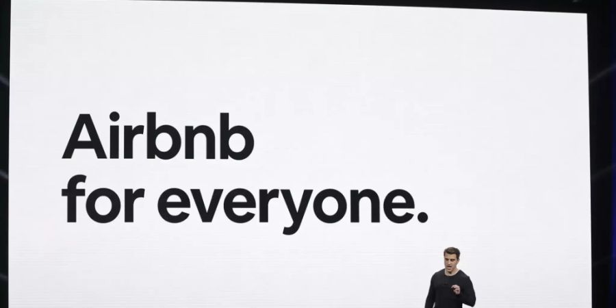 Die Online-Zimmervermittlungsplattform Airbnb sieht wieder optimistischer in die Zukunft. (Symbolbild)