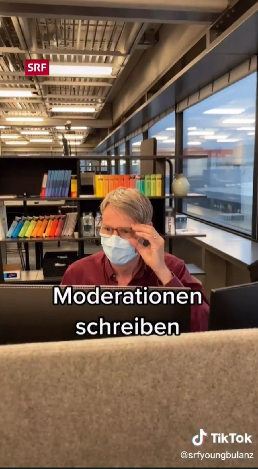 beim Schreiber seiner Moderationen ...