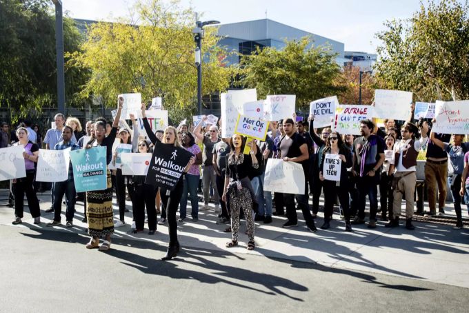 Google-Angestellte protestieren gegen Entscheidungen der Führungskräfte des Tech-Unternehmens. Google Walk Out