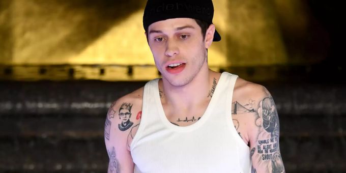 War mit Ariana Grande verlobt, datete Kate Beckinsale und auch Model Kaia Gerber: Komiker Pete Davidson Pete Davidson Ariana Grande