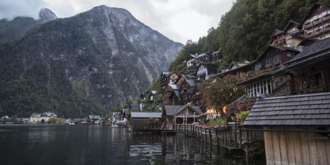 Hallstatt wird von Touristen überrannt. hallstatt