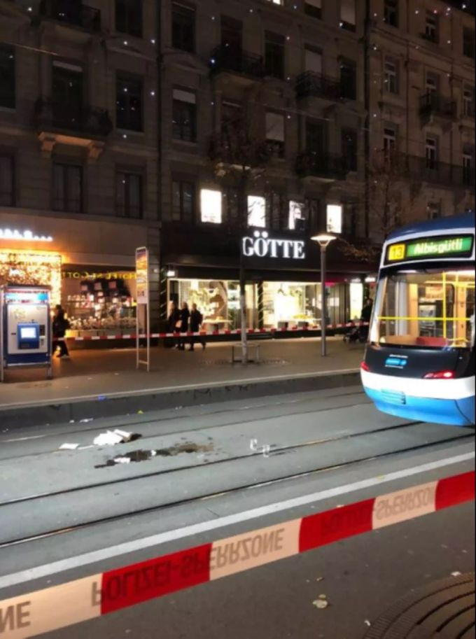 Ein Tram an der Zürcher Bahnhofstrasse. Zürich