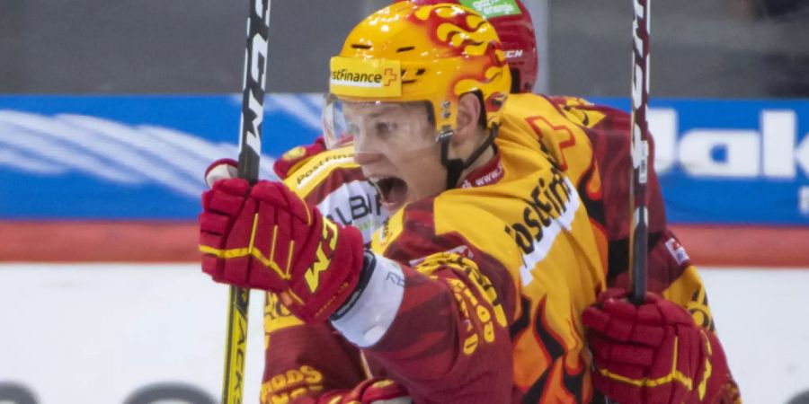 Tigers-Topskorer Harry Pesonen jubelt nach einem Tor im Heimspiel gegen die Lakers