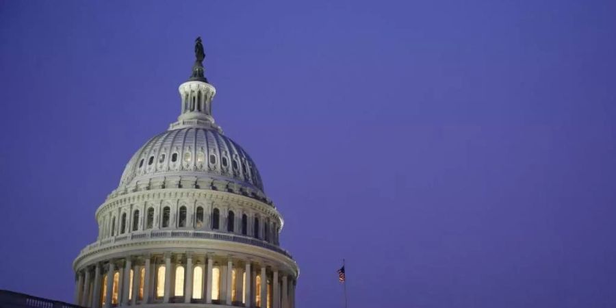 Die Kuppel des Kapitols in Washington: Der Justizausschuss stimmte mit der Mehrheit der Demokraten dafür, dass sich Trump in einem Impeachment-Verfahren wegen Machtmissbrauches verantworten soll. Foto: Patrick Semansky/AP/dpa