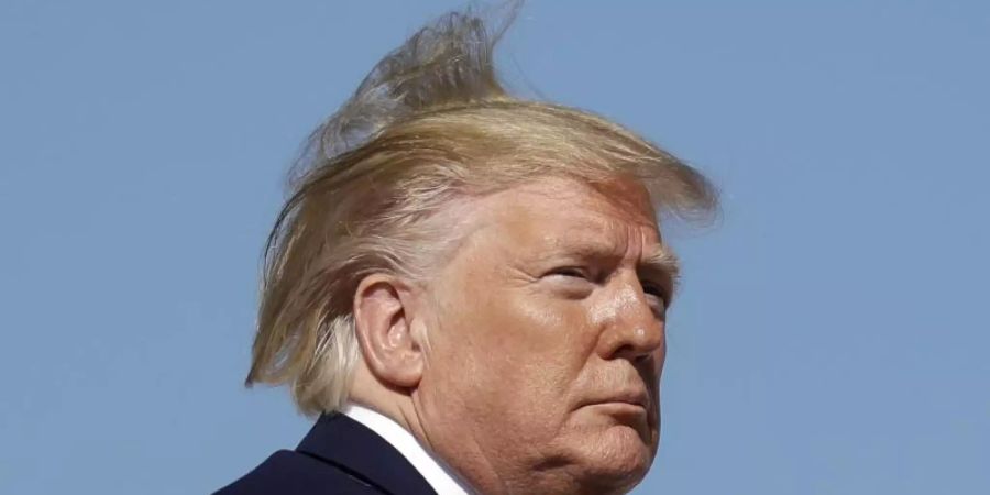 Im Finanzjahr 2019 ist das Defizit der US-Regierung auf fast eine Milliarde Dollar gestiegen. Foto: Evan Vucci/AP/dpa