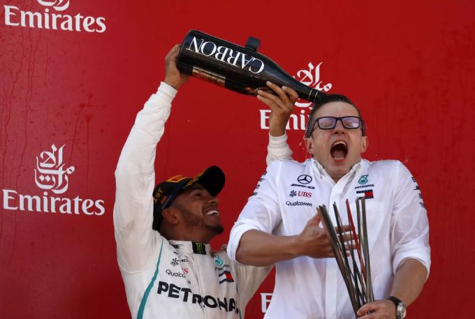 Lewis Hamilton und der Renningenieur seines Vertrauens: Peter Bonnington fällt aus, er muss sich einer Operation unterziehen. Lewis Hamilton Peter Bonnington