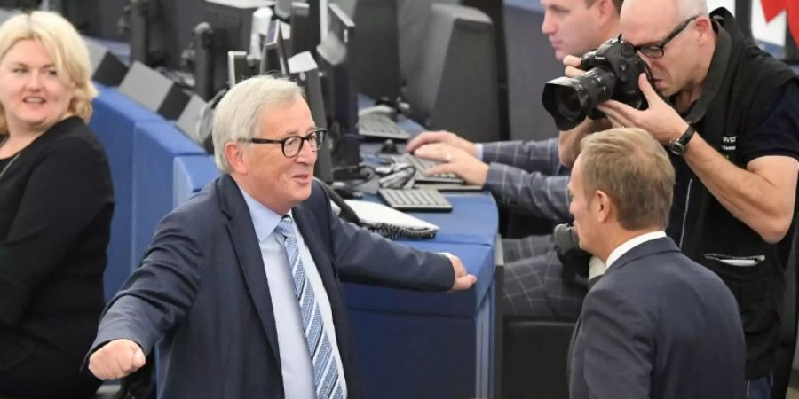 Juncker (l.) mit EU-Ratspräsident Donald Tusk