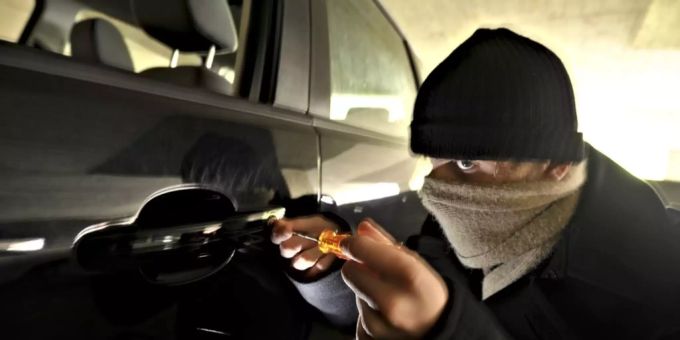 Es gab drei Meldungen von mehreren Einschleichediebstählen, ausserdem wurden zwei Autos durchsucht. Einbruch