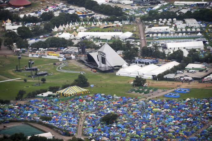 Das Glastonbury-Festival-Areal mit Blick auf die Pyramid-Bühne von 2019. Taylor Swift