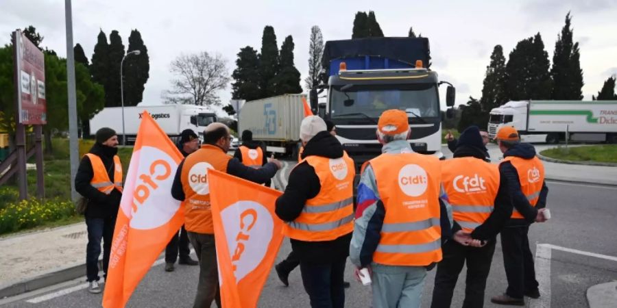 Auch die Lkw-Fahrer beteiligten sich erstmals an den Streiks