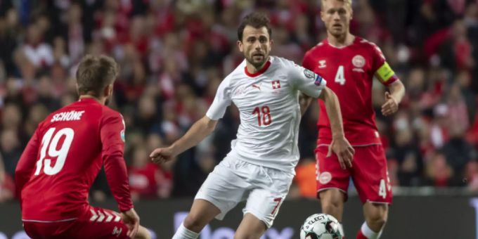 Admir Mehmedi hatte für die Schweizer Nati zwei gute Chancen gegen Dänemark, stand aber am Ende ohne Punkte da. Schweizer Nati Stürmer treffen