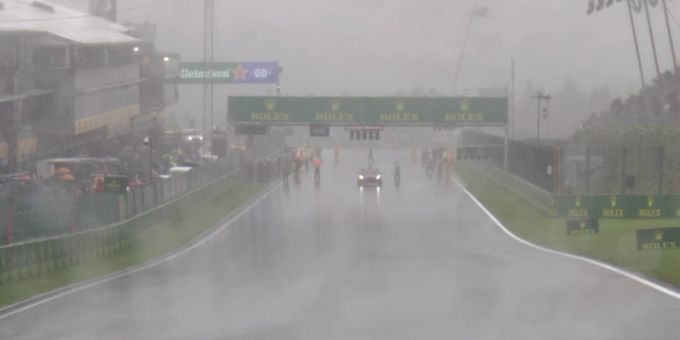 Garstiges Wetter in Spa-Francorchamps sorgt für eine Verschiebung in der Formel 2. Formel 2