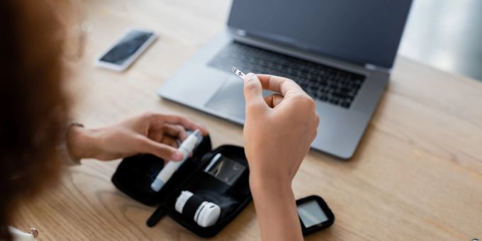 Diabetes ist eine chronische Krankheit. Die Forschung investiert viel Zeit und Geld in Behandlungsmöglichkeiten. diabetes typ 5