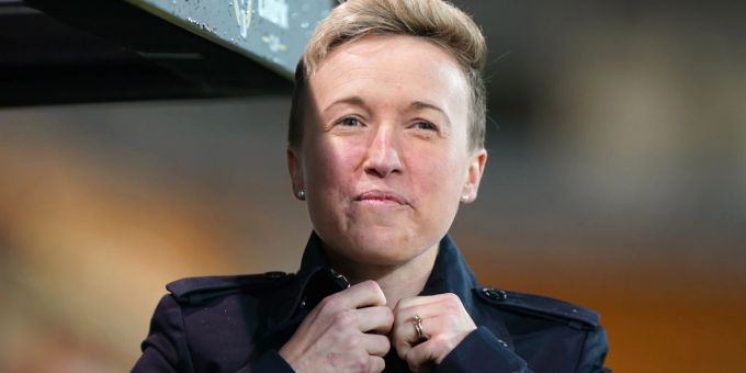 Kanadas Nationaltrainerin Bev Priestman ist nach dem Drohnenskandal bei Olympia suspendiert worden. Bev Priestman Olympia 2024