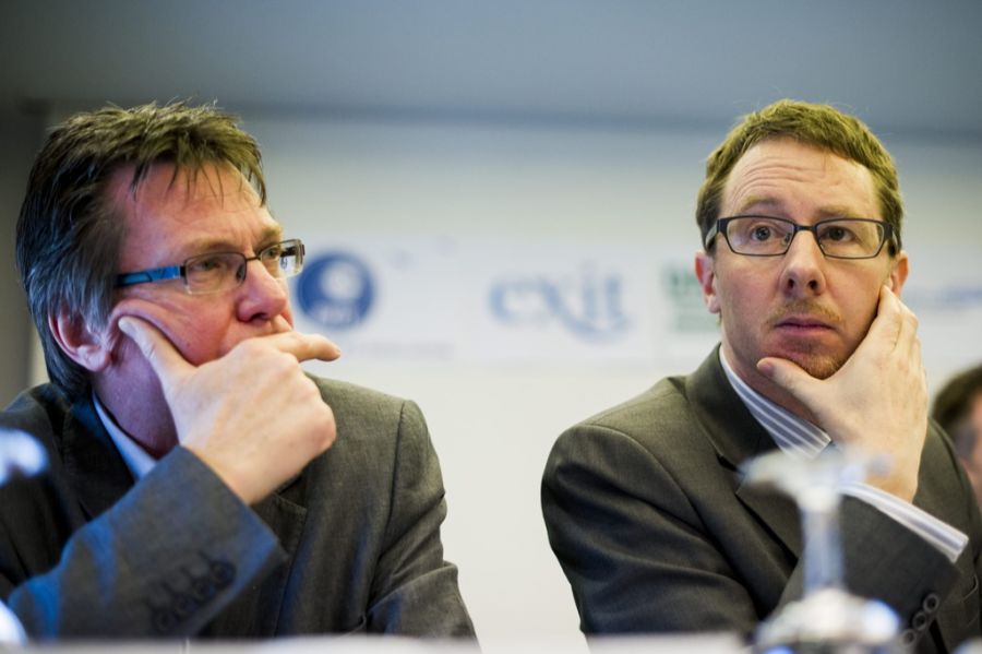Sterbehilfeorganisationen befürchten durch die Einschränkungen eine Bevormundung der sterbewilligen Personen. (Rechts im Bild: Exit-Geschäftsführer Bernhard Sutter)
