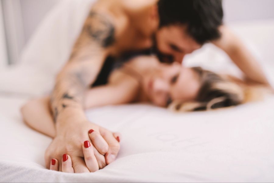 Mann und Frau im Bett, Liebe, Sex