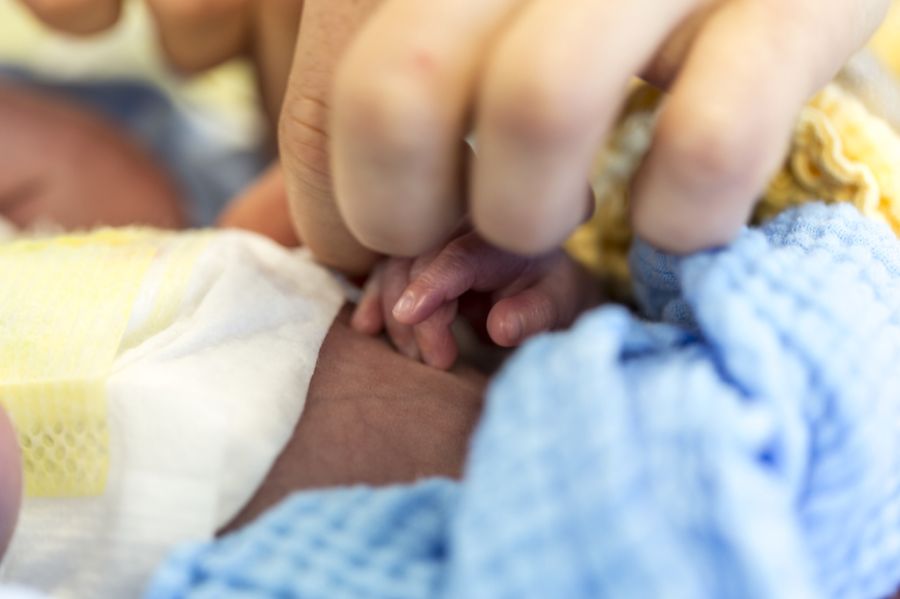 Da das Baby zu früh geboren wurde, musste die Familie zehn Tage auf der Intensivstation verbringen. (Symbolbild)