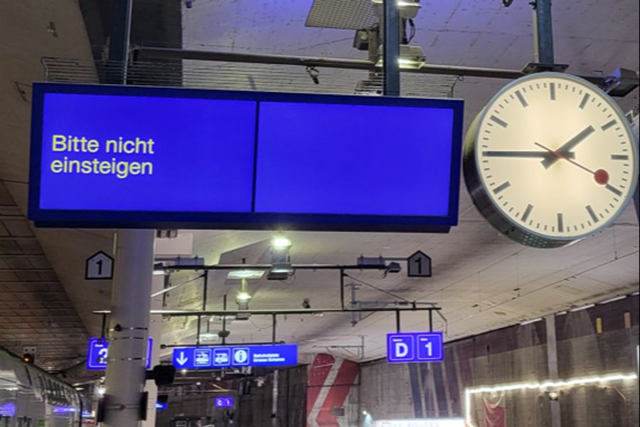 Neben den Anschriften auf den Bildschirmen gibt es laut SBB-Mediensprecher Reto Schärli auch automatische Durchsagen.
