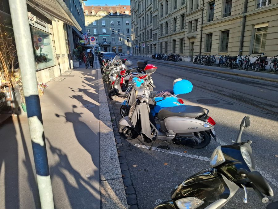 Dieser Töfffahrplatz ist schwierig zu erreichen.